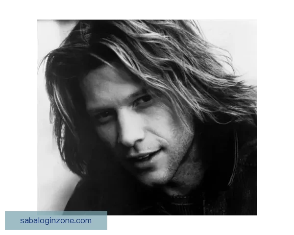 摇滚巨星邦·乔维现身迈阿密大师赛与网坛名将萨芬卢布合影互动